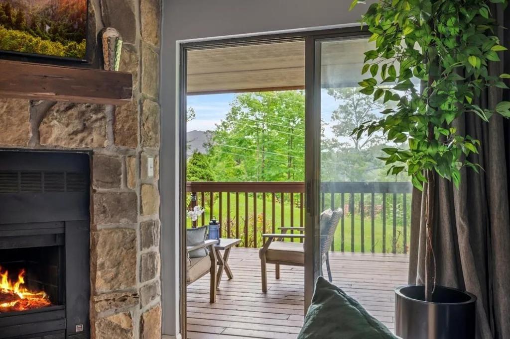 Apartment Views & Fireplace - Minutes To Gburg And Ober - Gatlinburg